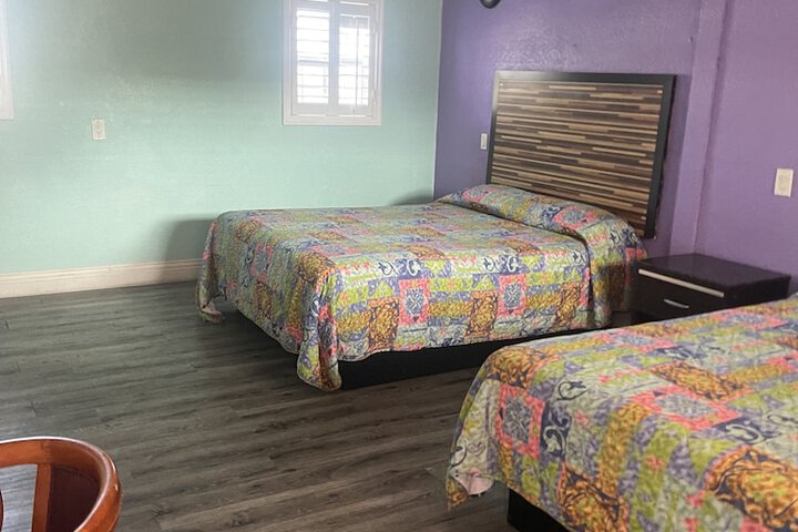 2 Queen Beds (12 of 26)