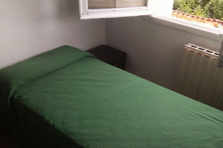 Room 3 of 8