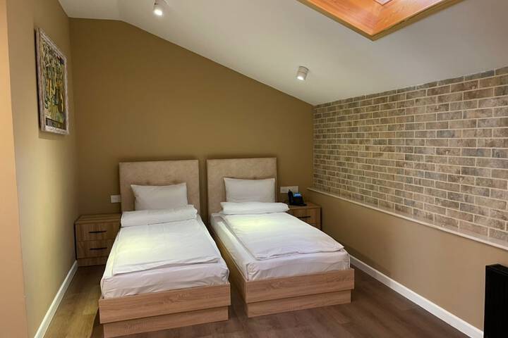 Room 10 of 34