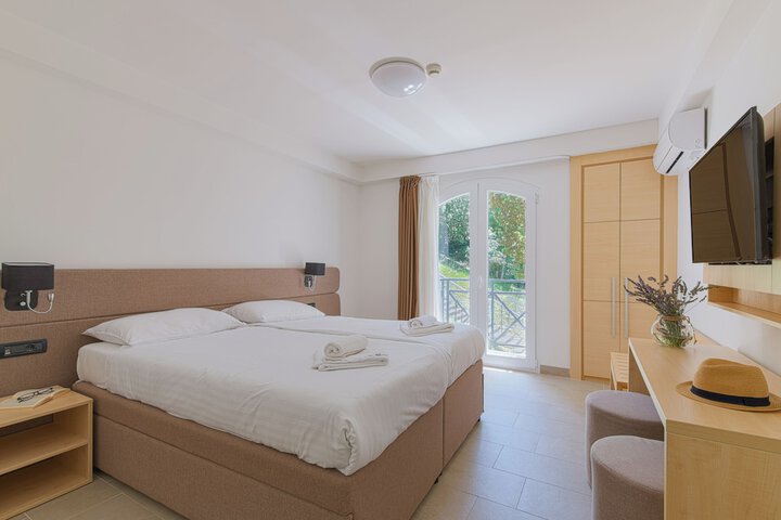 Room 11 of 24