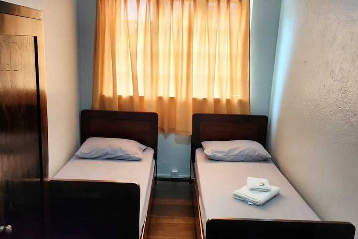 Room 16 of 28