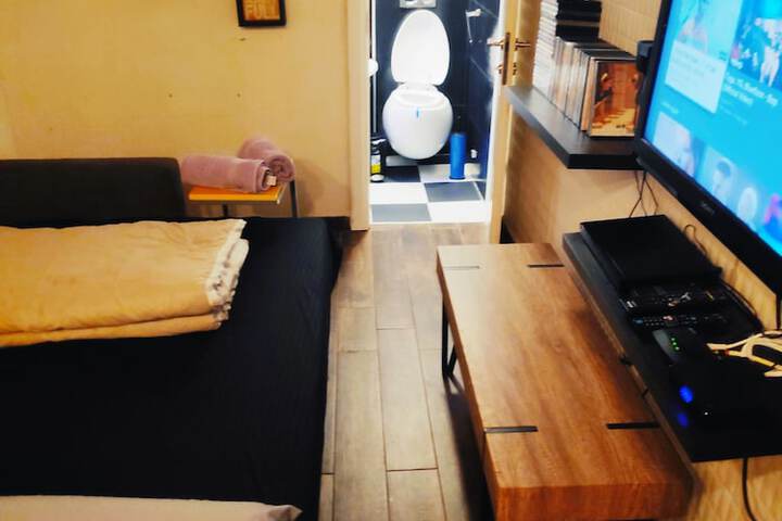 Room 3 of 53