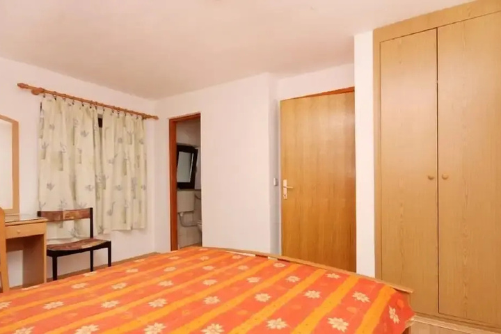 Room 3 of 11