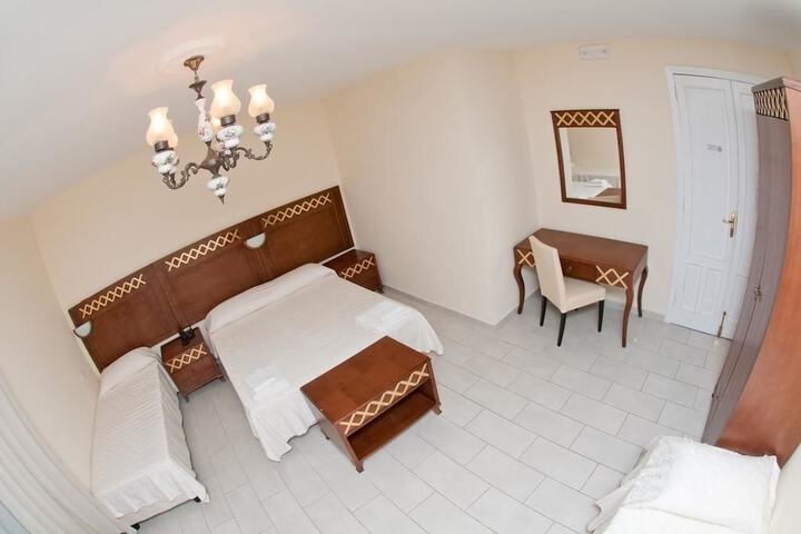 Room 12 of 17