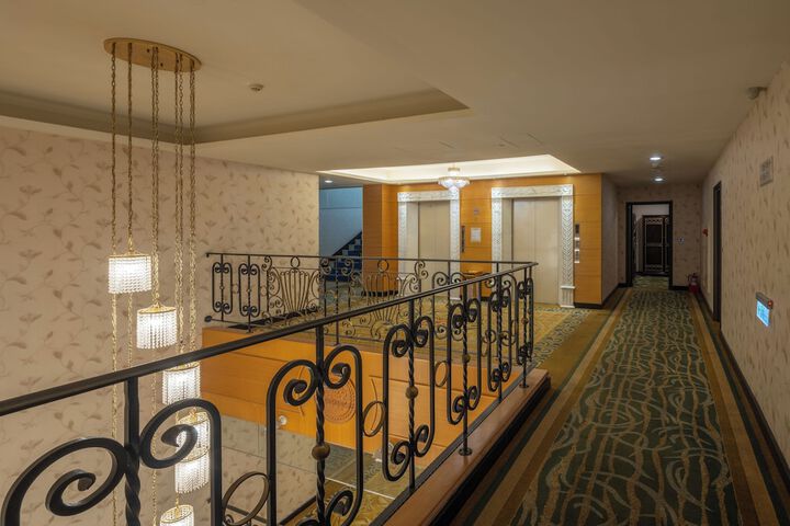 Ballroom/Hall 49 of 54