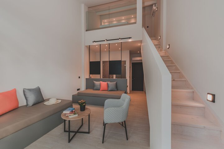 Room 10 of 28
