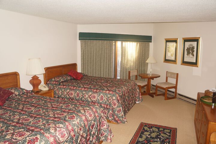 Deluxe 2 Queen Beds (8 of 20)
