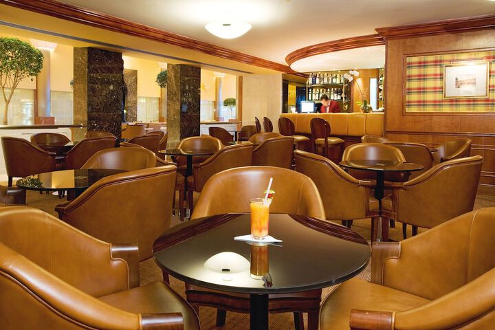 Lounge 66 of 85