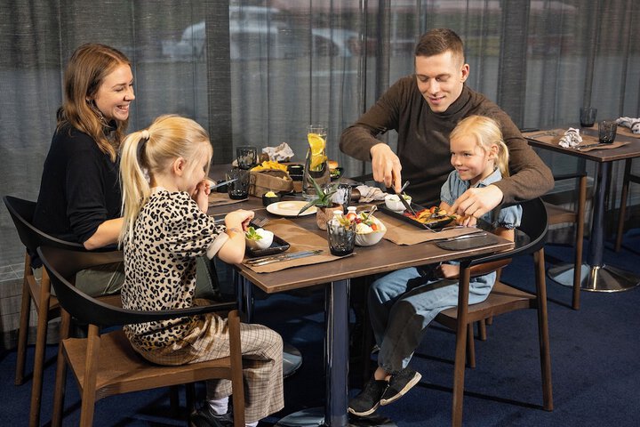 Dining 37 of 53