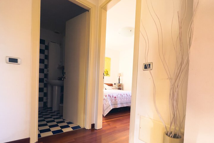 Room 9 of 38