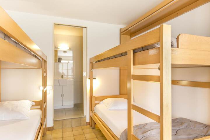 Room 9 of 26