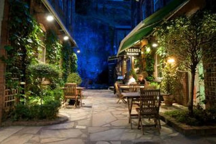 Dining 60 of 62