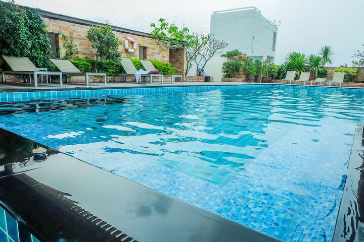 Pool 41 of 53