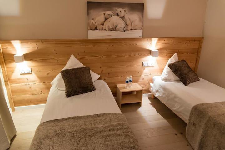 Room 4 of 38
