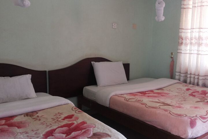 Room 9 of 42