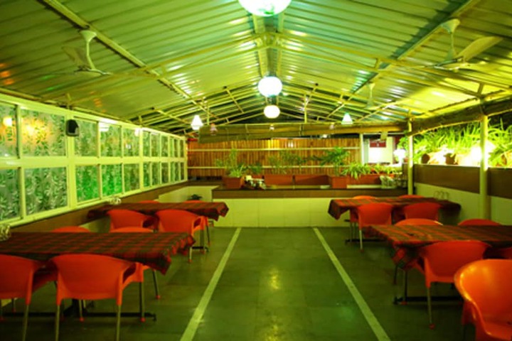 Dining 10 of 13
