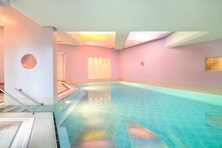 Pool Hotel