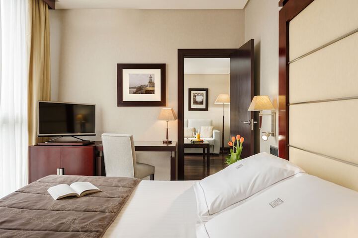 Room 4 of 40