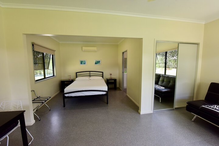 Room 17 of 37