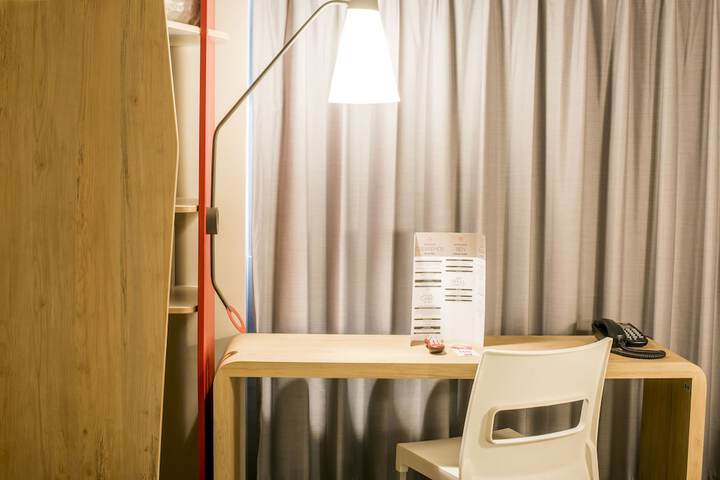 Room 3 of 52