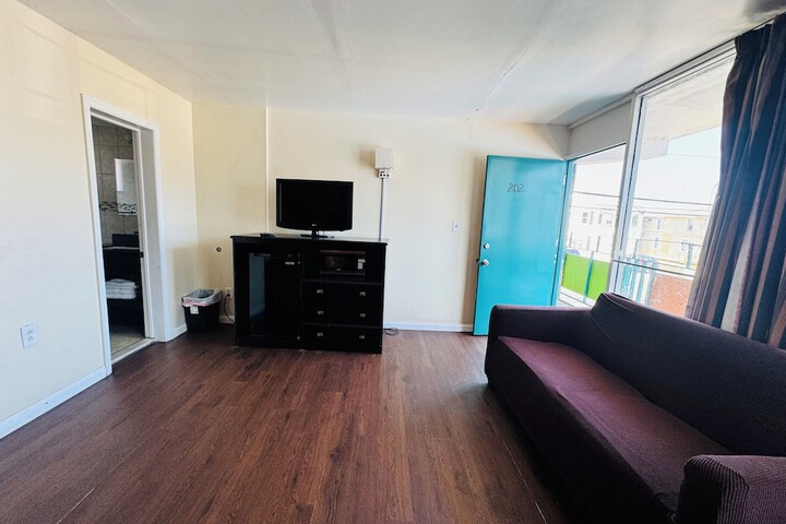 2 Queen Beds and Sofa (8 of 19)