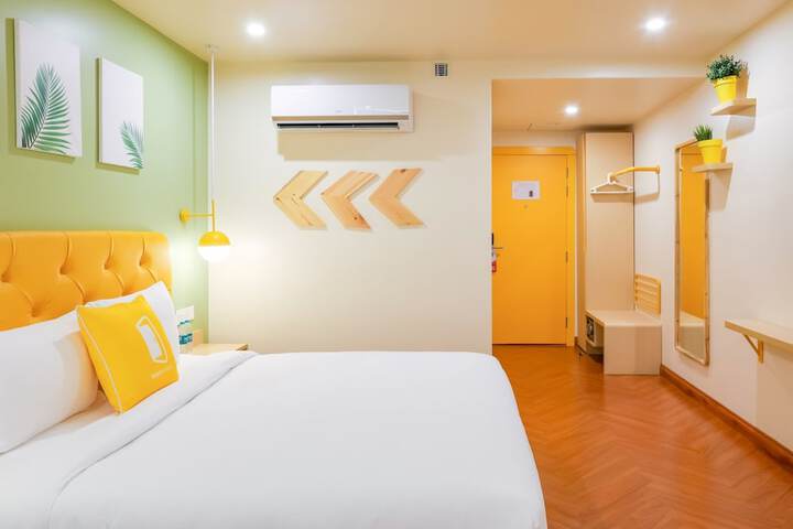 Room 8 of 32