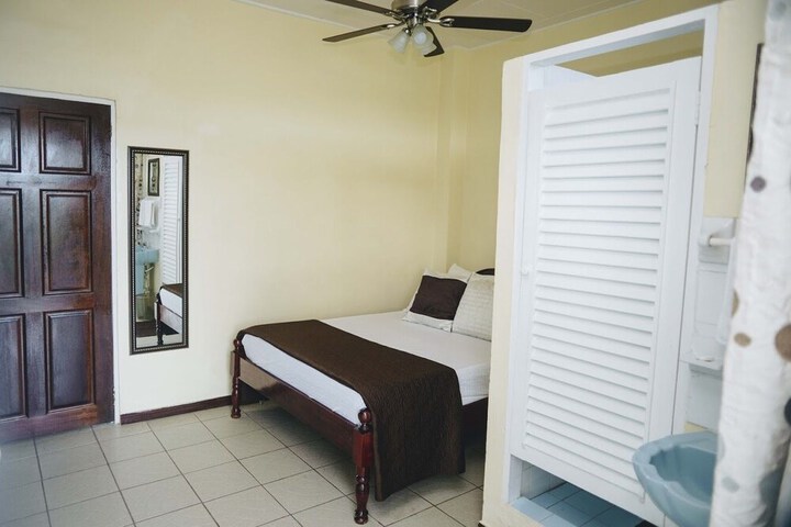 Room 7 of 30