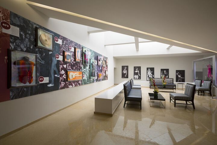 Entrance & Lobby