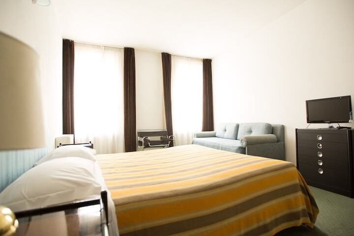 Room 2 of 44