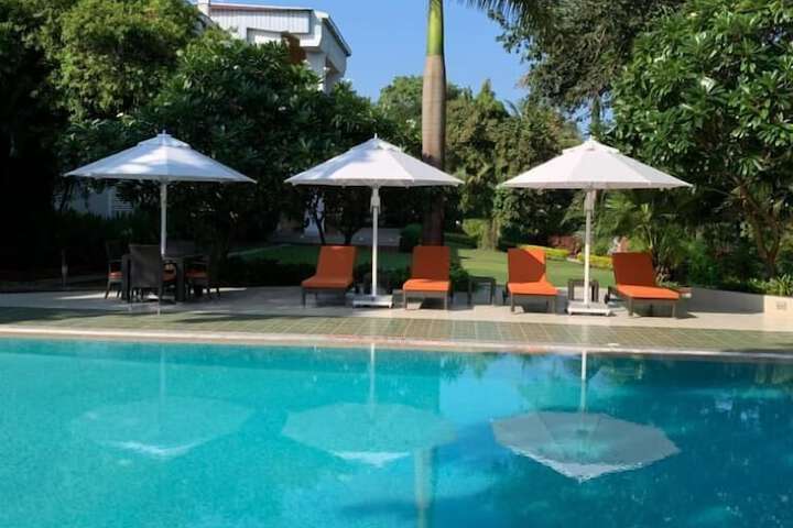 Pool Hotel