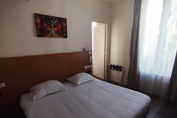 Room 32 of 54