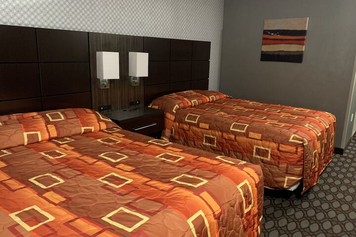 Deluxe 2 Queen Beds (7 of 9)