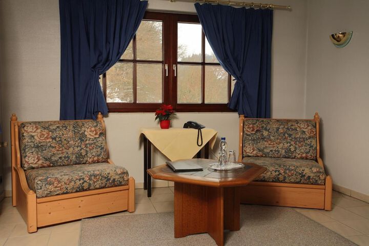 Room 13 of 37