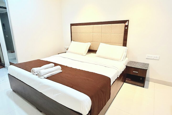 Room 8 of 14