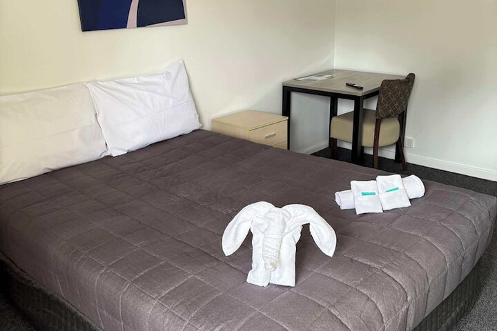 Room 2 of 6