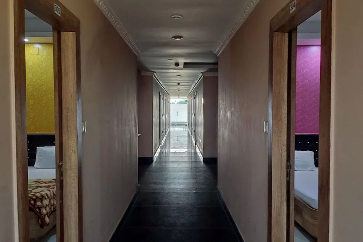 Room 11 of 15