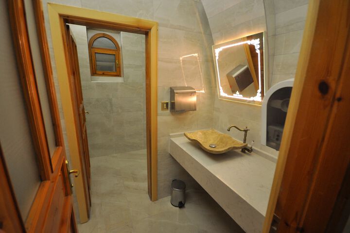 Room 10 of 29