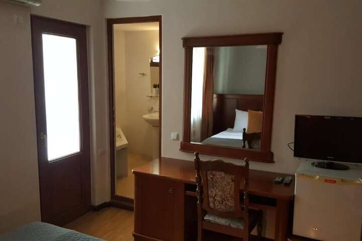 Room 9 of 49