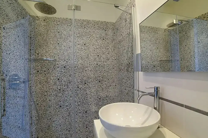 Room 8 of 14