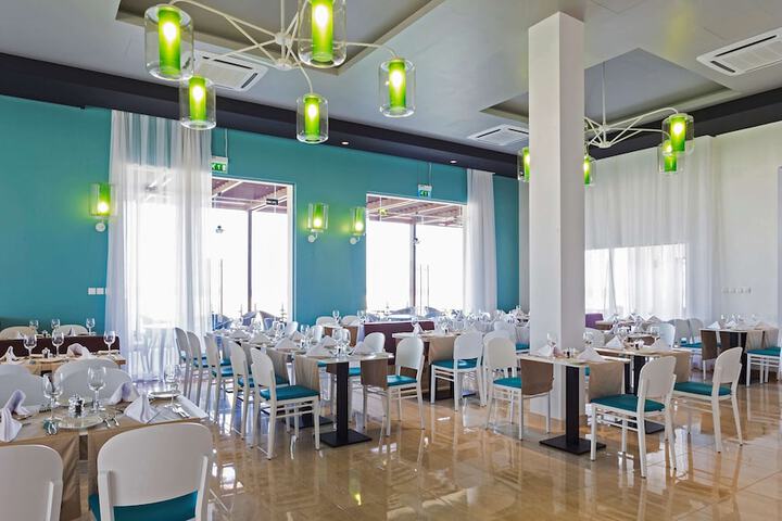 Dining 94 of 128