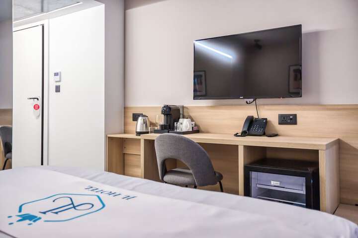 Room 8 of 79
