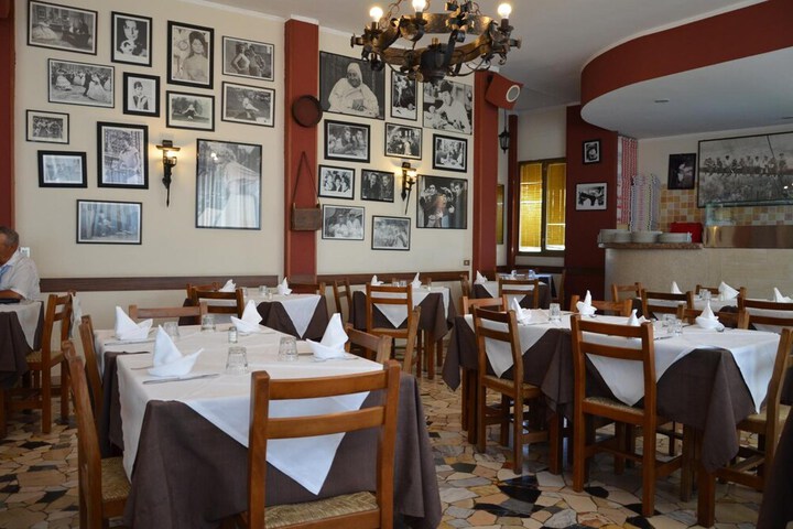 Dining 40 of 65