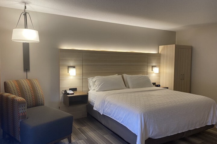 1 King Bed Suite (22 of 24)