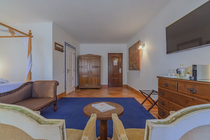 Room 27 of 133