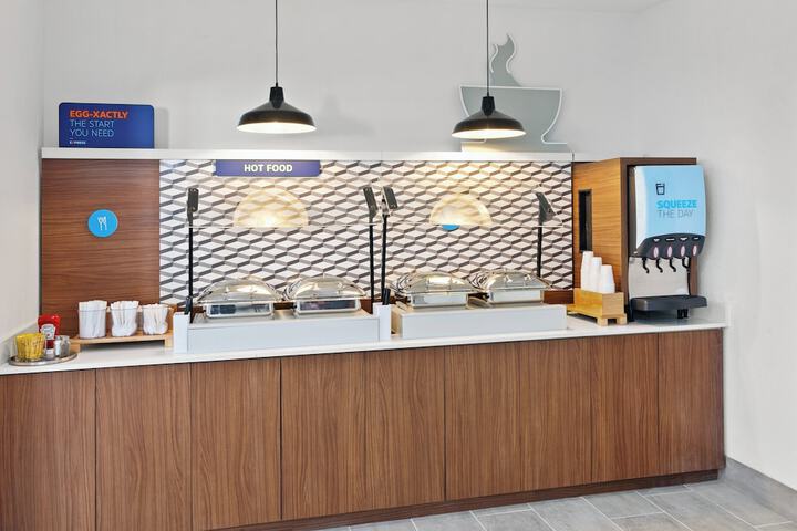 Breakfast/Coffee Service 45 of 52