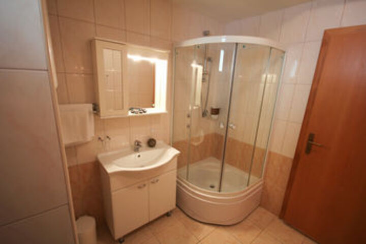 Room 3 of 70