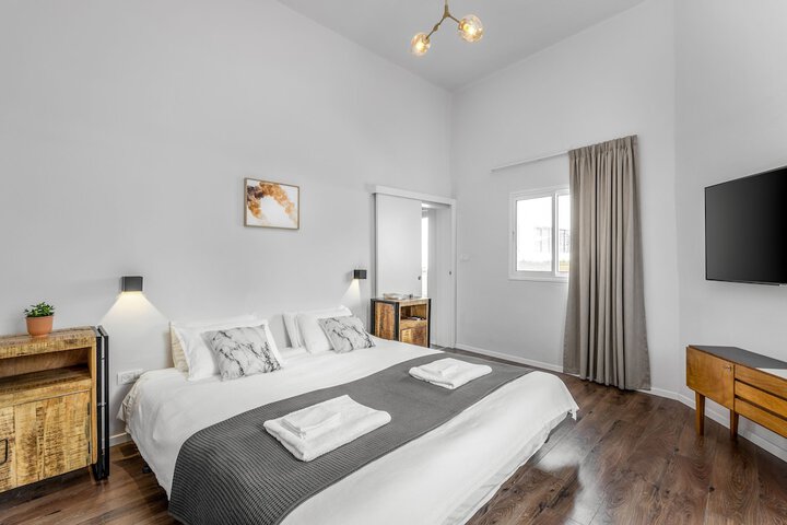Room 9 of 39