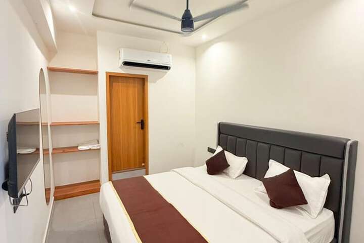 Room 9 of 14