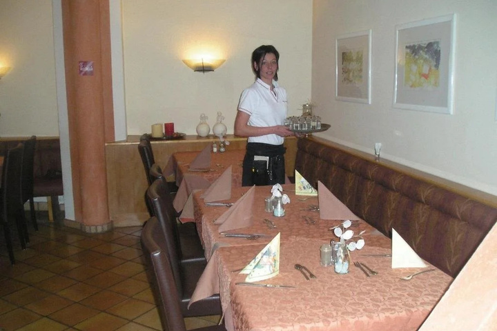 Dining 6 of 11