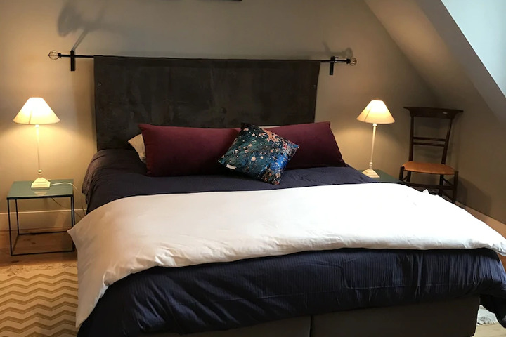 Room 8 of 9